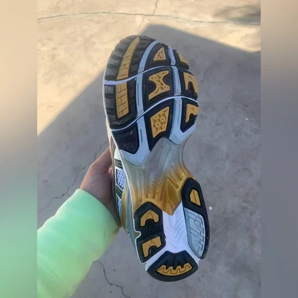 ASICS Gel-Kayano Women's US 10 /Men's US 9 Running Shoes White Gold Silver - Picture 6 of 10